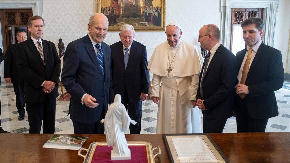 Pope Francis greets President Nelson at the Vatican
